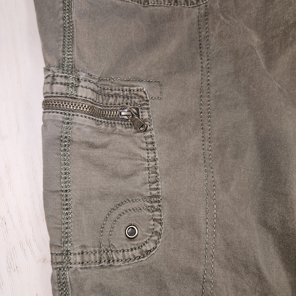 Sonoma Goods For Life Women’s Cargo Pants Size 12 Olive Green Utility Comfort - Picture 6 of 10